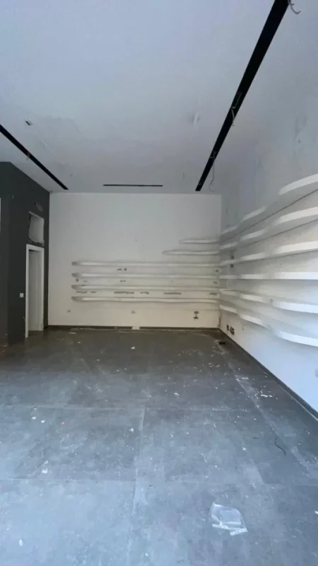 Tirane, jepet me qera dyqan Kati 0, 105 m² 1.700 € 