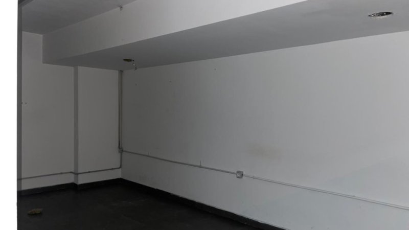 Tirane, jepet me qera dyqan Kati 0, 105 m² 1.700 € 