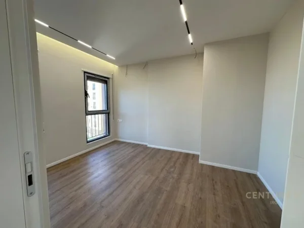 Tirane, shes apartament 2+1+Aneks+Ballkon Kati 3, 86 m² 210.000 € (Shkolla e Kuqe)