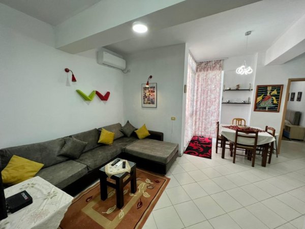 Tirane, jepet me qera apartament 1+1 Kati 11, 500 € 