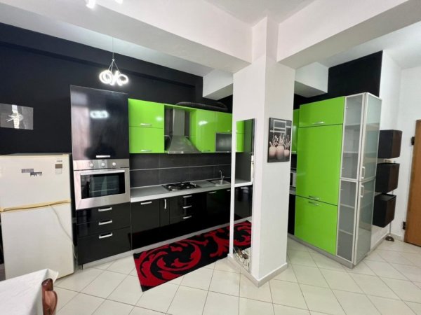 Tirane, jepet me qera apartament 1+1 Kati 11, 500 € 