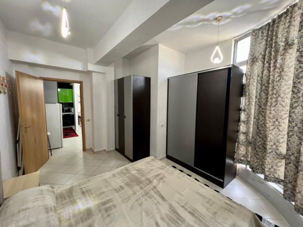 Tirane, jepet me qera apartament 1+1 Kati 11, 500 € 