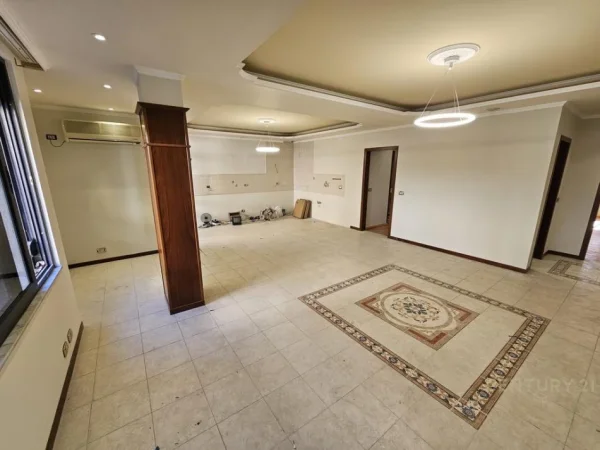 Tirane, shes apartament 2+1+Aneks+Ballkon Kati 4, 139 m² 350.000 € (Kafe Roma)