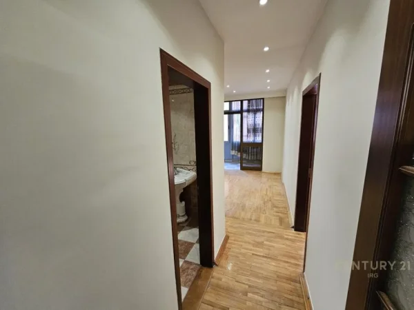 Tirane, shes apartament 2+1+Aneks+Ballkon Kati 4, 139 m² 350.000 € (Kafe Roma)