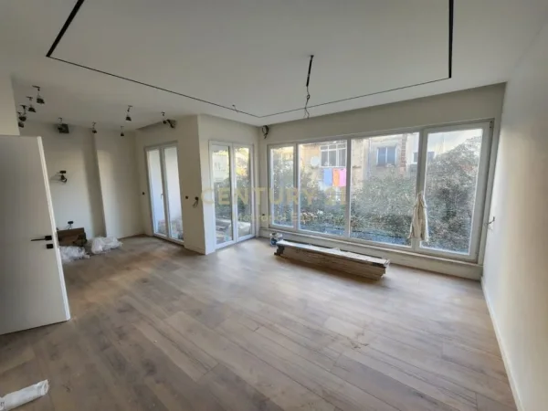 Tirane, shes zyre Kati 2, 122 m² 320.000 € (Rruga Frosina Plaku)