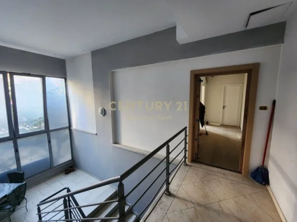 Tirane, shes zyre Kati 2, 122 m² 320.000 € (Rruga Frosina Plaku)