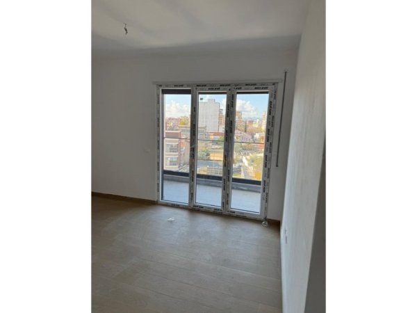 Tirane, jepet me qera apartament 2+1+Ballkon Kati 4, 600 m² 600 € (Rruga Jordan Misja)