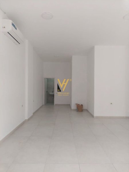 Tirane, jepet me qera dyqan Kati 0, 55 m² 500 € (DON BOSKO)