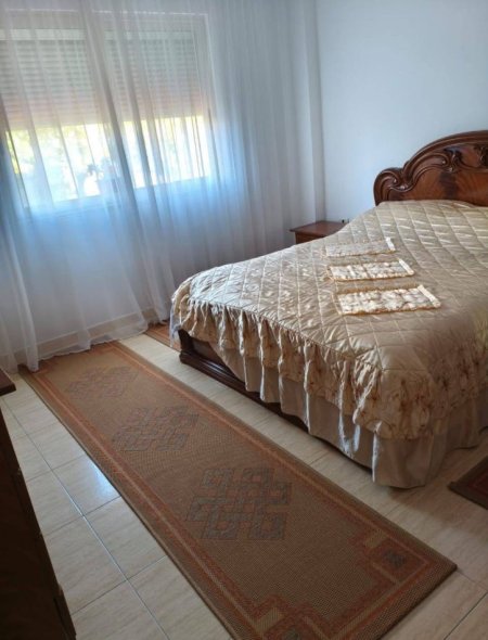 Tirane, jepet me qera apartament 2+1 Kati 2, 110 m² 750 € (QENDER)