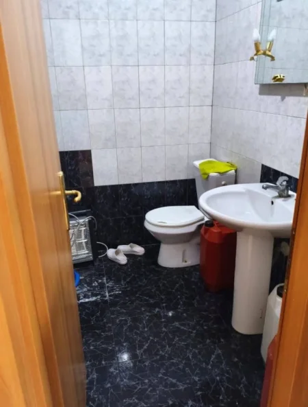 Tirane, jepet me qera apartament 2+1 Kati 2, 110 m² 750 € (QENDER)