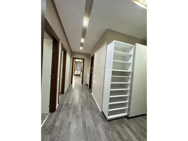 Tirane, jepet me qera apartament+verande | Penthouse 3+1+Aneks+Ballkon Kati 6, 140 m² 1.400 € 