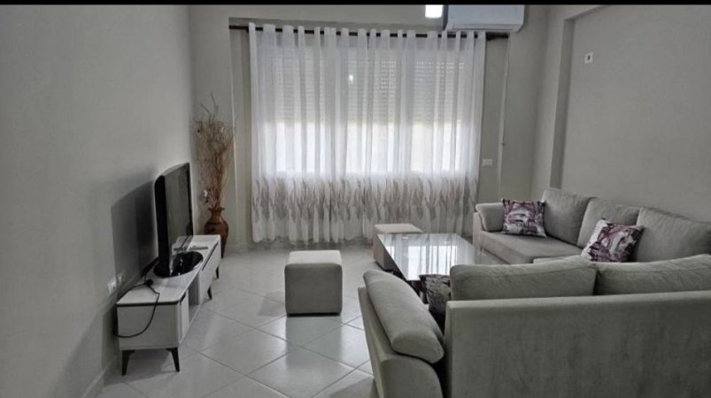 Tirane, jepet me qera apartament 2+1+Ballkon Kati 3, 90 m² 650 € (KOPSHTI BOTANIK)