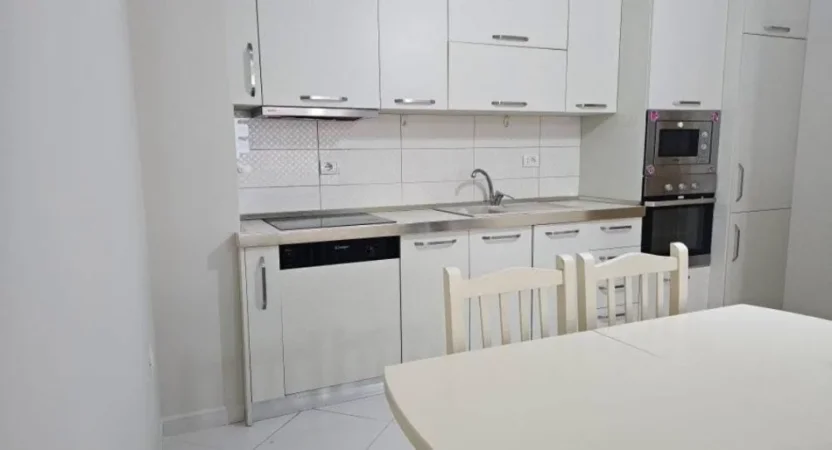 Tirane, jepet me qera apartament 2+1+Ballkon Kati 3, 90 m² 650 € (KOPSHTI BOTANIK)