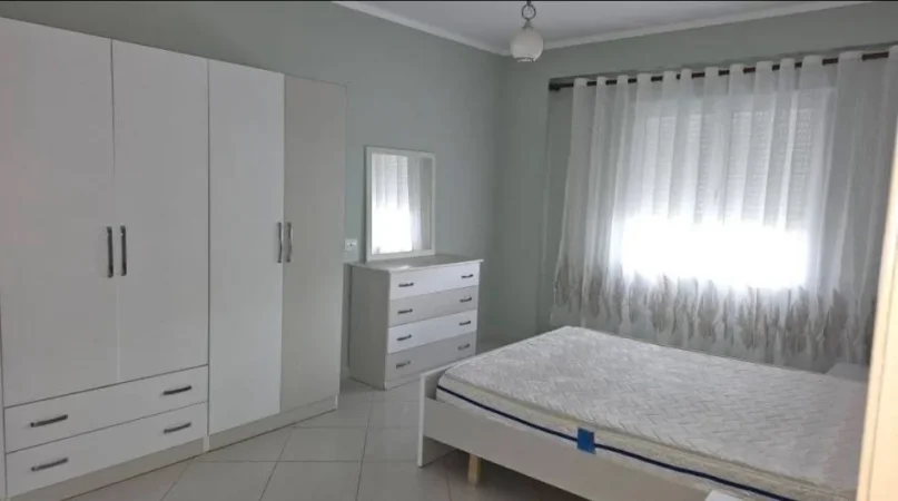 Tirane, jepet me qera apartament 2+1+Ballkon Kati 3, 90 m² 650 € (KOPSHTI BOTANIK)