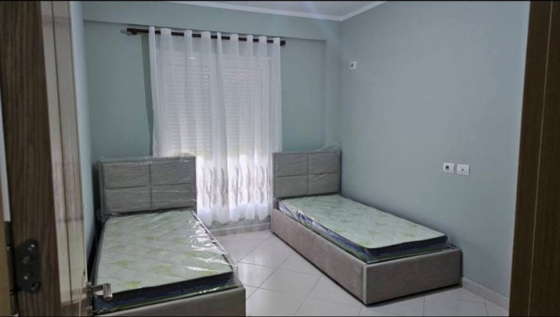 Tirane, jepet me qera apartament 2+1+Ballkon Kati 3, 90 m² 650 € (KOPSHTI BOTANIK)