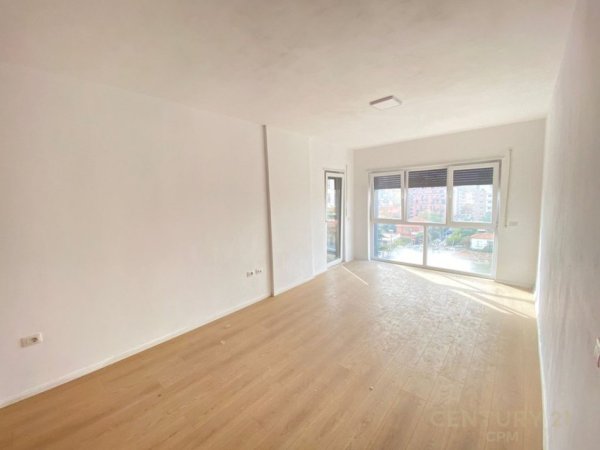 Tirane, jepet me qera zyre Kati 5, 94 m² 800 € (Rruga Bardhyl)