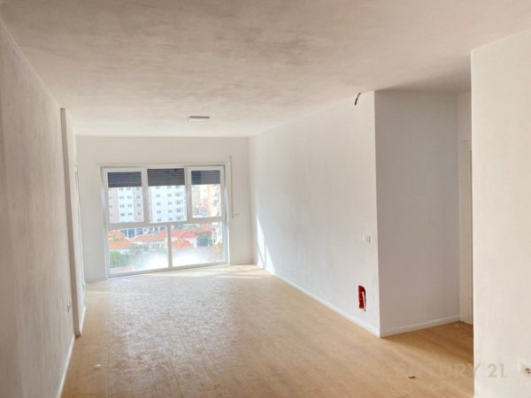 Tirane, jepet me qera zyre Kati 5, 94 m² 800 € (Rruga Bardhyl)