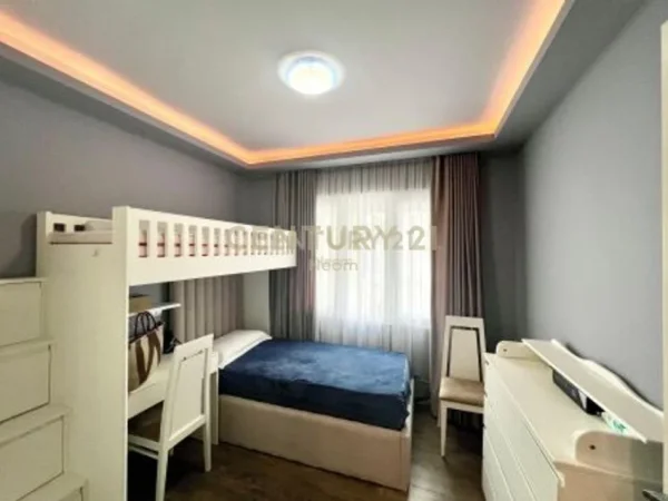 Tirane, jepet me qera apartament 2+1+Aneks+Ballkon Kati 4, 94 m² 1.100 € 