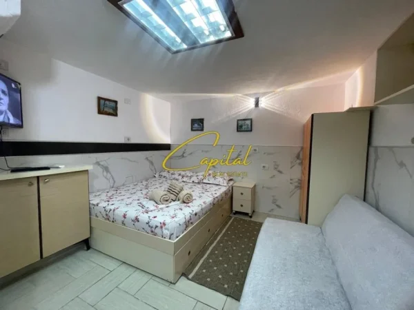 Tirane, jepet me qera garsonier 1+1 Kati 1, 35 m² 370 € (RRUGA 5 MAJI)