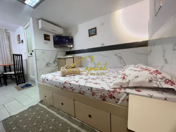 Tirane, jepet me qera garsonier 1+1 Kati 1, 35 m² 370 € (RRUGA 5 MAJI)