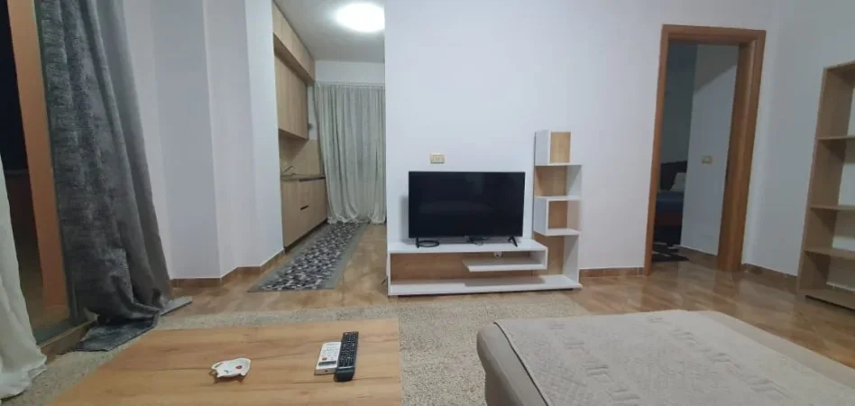 Tirane, jepet me qera apartament 1+1+Ballkon Kati 6, 65 m² 700 € (Komuna e Parisit)