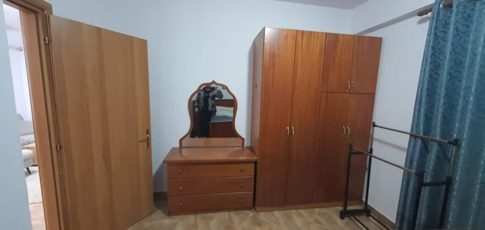 Tirane, jepet me qera apartament 1+1+Ballkon Kati 6, 65 m² 700 € (Komuna e Parisit)