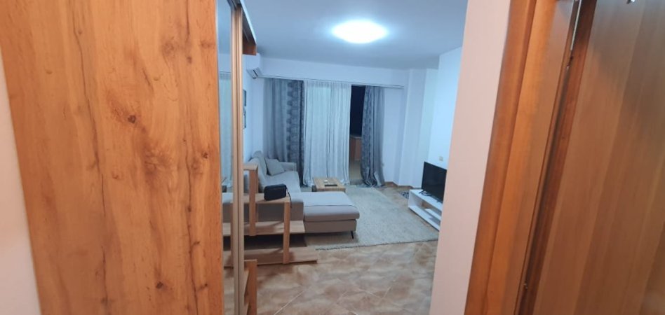Tirane, jepet me qera apartament 1+1+Ballkon Kati 6, 65 m² 700 € (Komuna e Parisit)