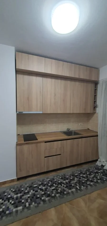 Tirane, jepet me qera apartament 1+1+Ballkon Kati 6, 65 m² 700 € (Komuna e Parisit)