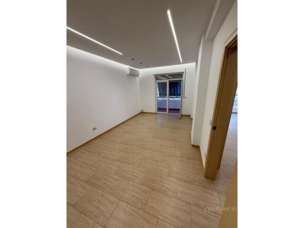 Tirane, jepet me qera ambjent biznesi Kati 2, 62 m² 750 € (Rruga e Kavajes)
