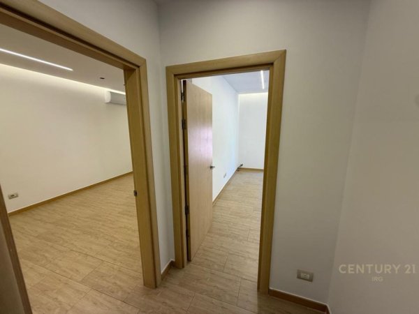 Tirane, jepet me qera ambjent biznesi Kati 2, 62 m² 750 € (Rruga e Kavajes)