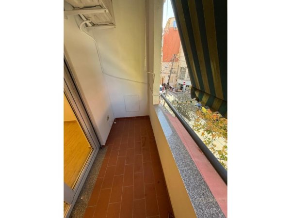 Tirane, jepet me qera ambjent biznesi Kati 2, 62 m² 750 € (Rruga e Kavajes)