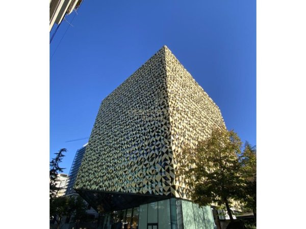 Tirane, jepet me qera zyre Kati 4, 97 m² 2.000 € 