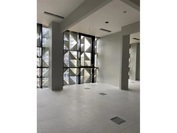 Tirane, jepet me qera zyre Kati 4, 97 m² 2.000 € 