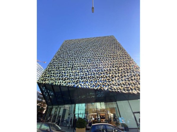 Tirane, jepet me qera zyre Kati 4, 97 m² 2.000 € 