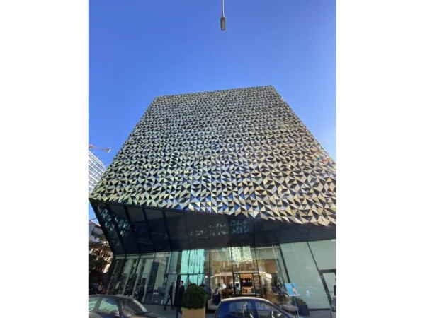 Tirane, jepet me qera zyre Kati 4, 97 m² 2.000 € 