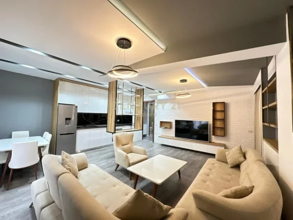 Tirane, jepet me qera apartament 3+1+Ballkon Kati 6, 140 m² 1.400 € (Kodra e Diellit)