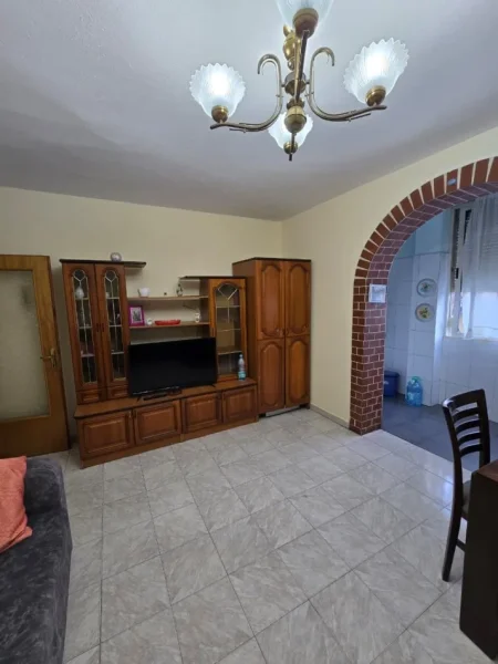 Tirane, jepet me qera apartament 2+1 , 80 m² 600 € 