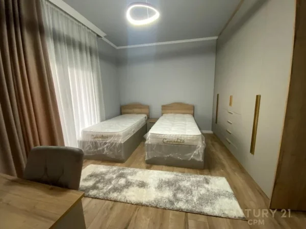Tirane, jepet me qera apartament 2+1+Aneks+Ballkon Kati 3, 116 m² 1.500 € 