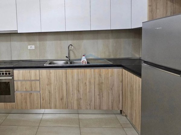 Tirane, jepet me qera apartament 1+1 Kati 1, 59 m² 550€