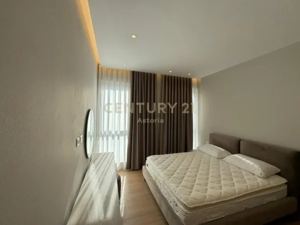 Tirane, jepet me qera apartament 3+1+Aneks+Ballkon Kati 1, 155 m² 2.000 € (Green Valley)