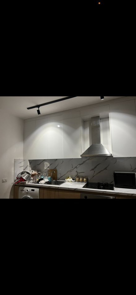 Tirane, jepet me qera apartament 1+1 Kati 1, 70 m² 470 € (prane Stacionit Trenit)