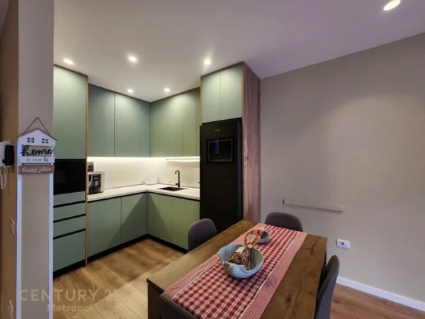 Tirane, jepet me qera apartament 2+1+Aneks+Ballkon Kati 3, 102 m² 1.000 € 