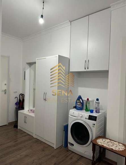Tirane, shitet apartament 2+1+Ballkon Kati 5, 102 m² 189.000 € (Rruga Aleksander Moisiu)