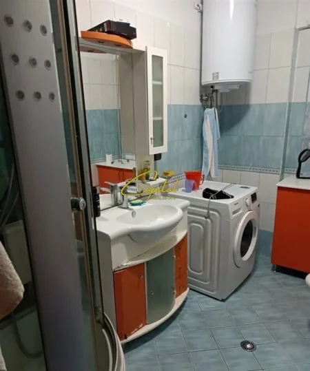 Tirane, jepet me qera apartament 1+1 Kati 5, 90 m² 500 € (DON BOSKO)