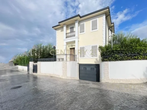 Tirane, jepet me qera Vile 3 Katshe Kati 3, 710 m² 5.000 € 