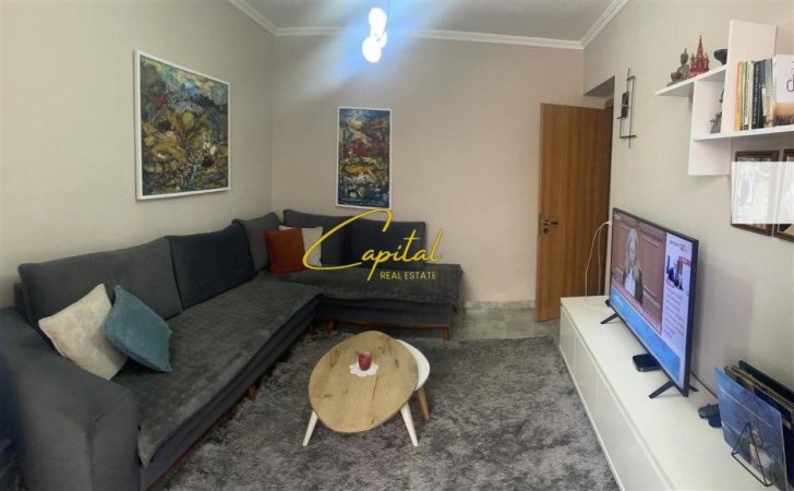 Tirane, jepet me qera apartament 1+1 Kati 2, 60 m² 550 € (BRRYLI)