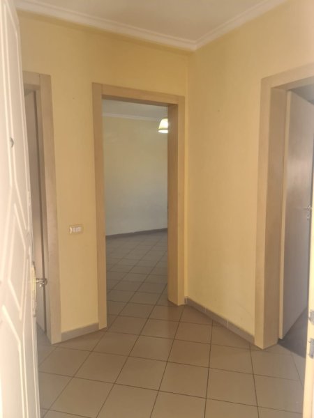 Tirane, jepet me qera zyre Kati 3, 100 m² 1.000 € (Blloku)