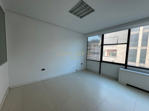 Tirane, jepet me qera zyre Kati 4, 100 m² 1.500 € (Ambassador 1)