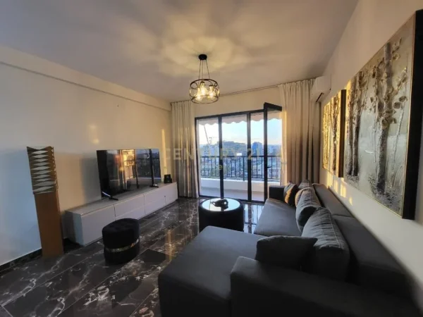 Tirane, jepet me qera apartament 1+1+Aneks+Ballkon Kati 8, 70 m² 800 € 