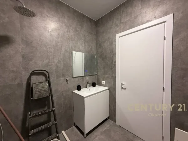 Tirane, jepet me qera apartament 1+1+Aneks+Ballkon Kati 11, 60 m² 700 € 
